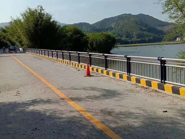 橋梁護欄
